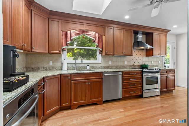 10 Grumman Avenue, Norwalk, CT 06851
