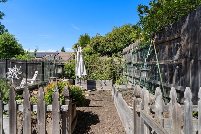 617 Grider Dr, Roseville, CA 95678