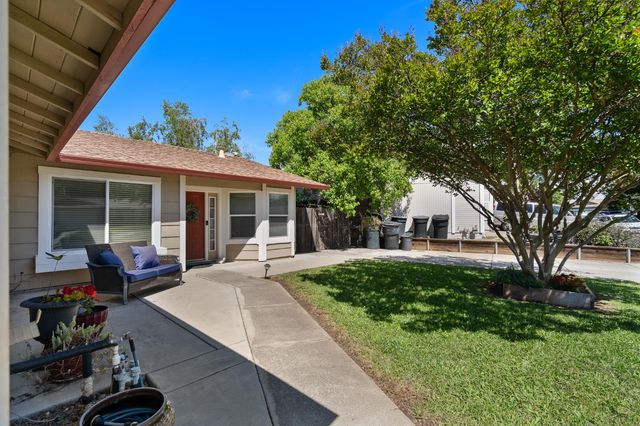 617 Grider Dr, Roseville, CA 95678