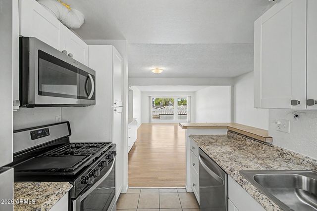 1701 W TUCKEY Lane 233, Phoenix, AZ 85015