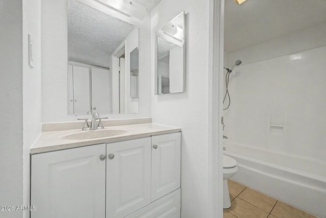 1701 W TUCKEY Lane 233, Phoenix, AZ 85015