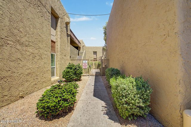 1701 W TUCKEY Lane 233, Phoenix, AZ 85015