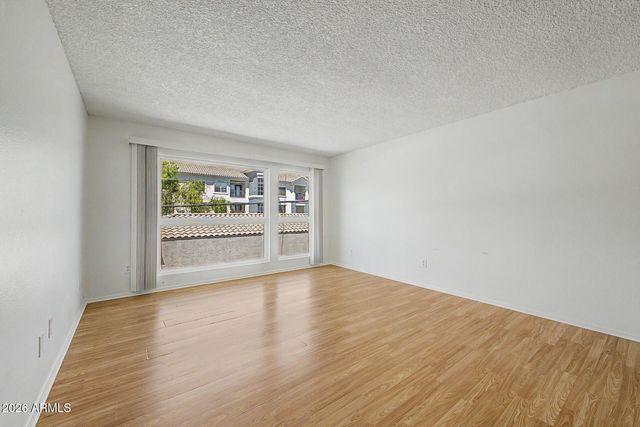1701 W TUCKEY Lane 233, Phoenix, AZ 85015
