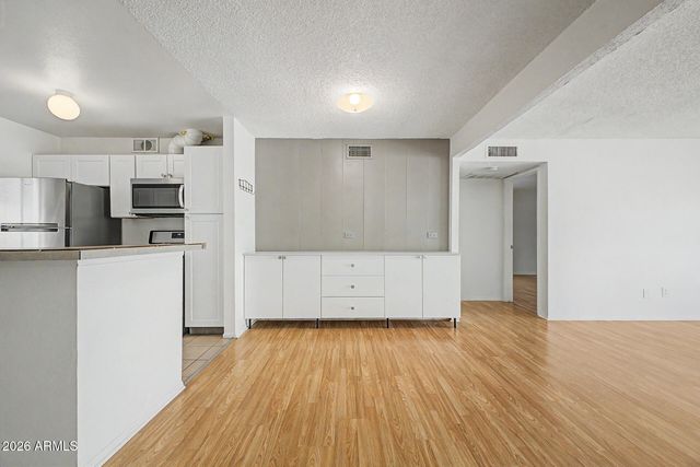 1701 W TUCKEY Lane 233, Phoenix, AZ 85015