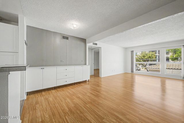 1701 W TUCKEY Lane 233, Phoenix, AZ 85015