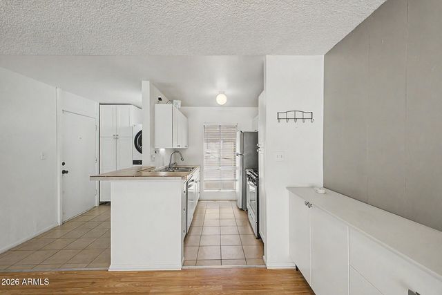 1701 W TUCKEY Lane 233, Phoenix, AZ 85015