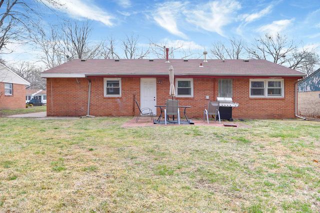 1733 Kenmar Drive, Manhattan, KS 66502