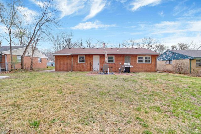 1733 Kenmar Drive, Manhattan, KS 66502
