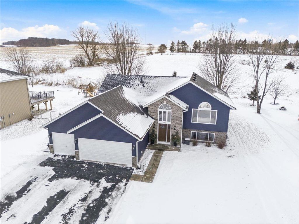 230 Pintail Drive, Hammond, WI 54015