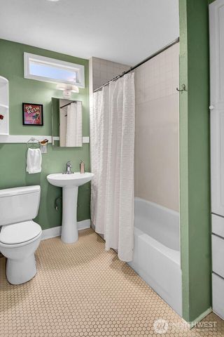 5008 39th Avenue S, Seattle, WA 98118