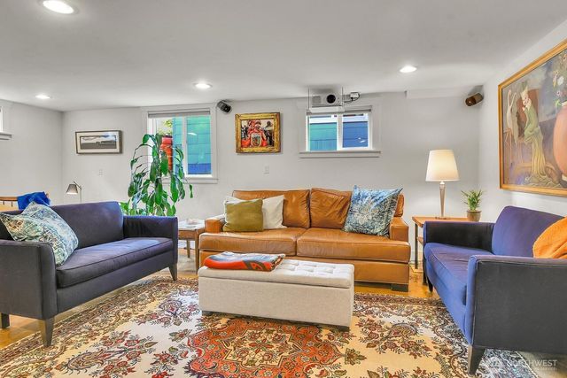 5008 39th Avenue S, Seattle, WA 98118