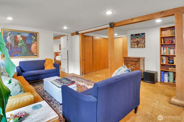 5008 39th Avenue S, Seattle, WA 98118