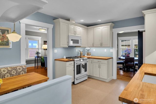 5008 39th Avenue S, Seattle, WA 98118