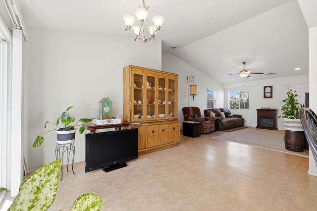 1403 Castoro Way, Hanford, CA 93230