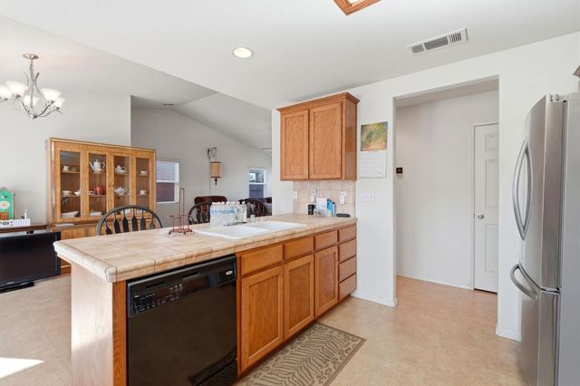 1403 Castoro Way, Hanford, CA 93230