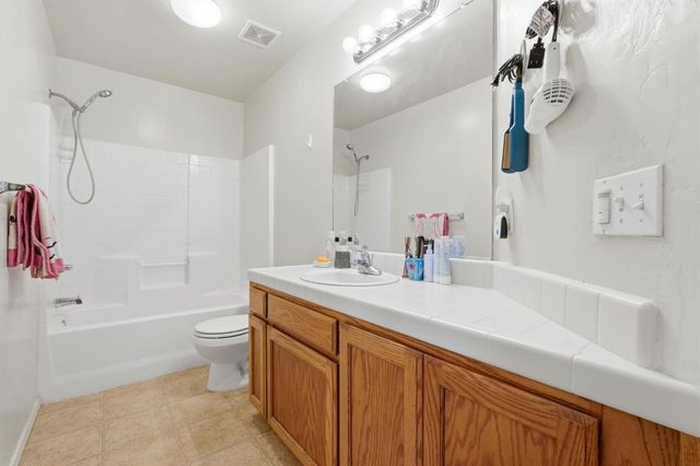 1403 Castoro Way, Hanford, CA 93230