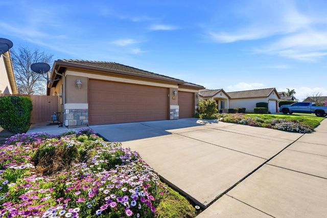 1403 Castoro Way, Hanford, CA 93230