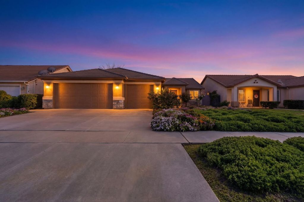 1403 Castoro Way, Hanford, CA 93230