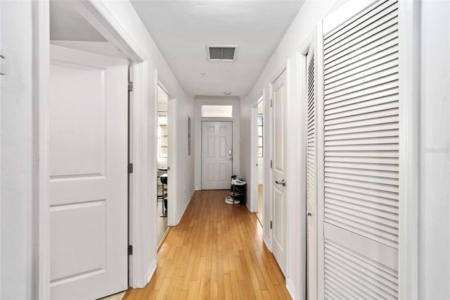 20 SW 6TH STREET 204, Gainesville, FL 32601