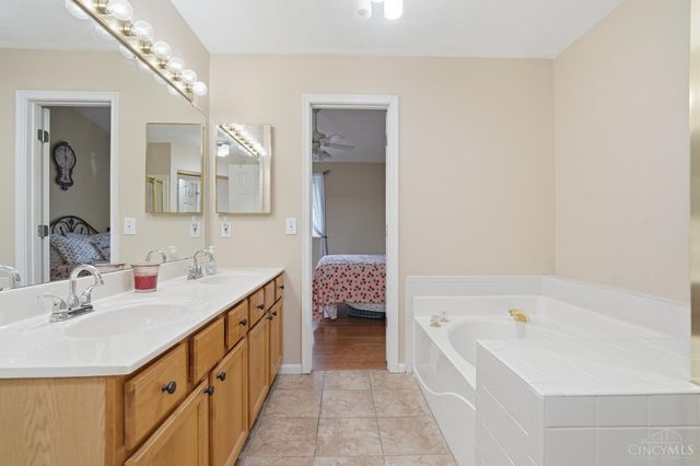 6674 Villager Place, Mason, OH 45040