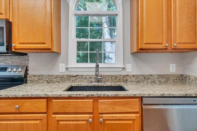1044 Striper CT, Moneta, VA 24121