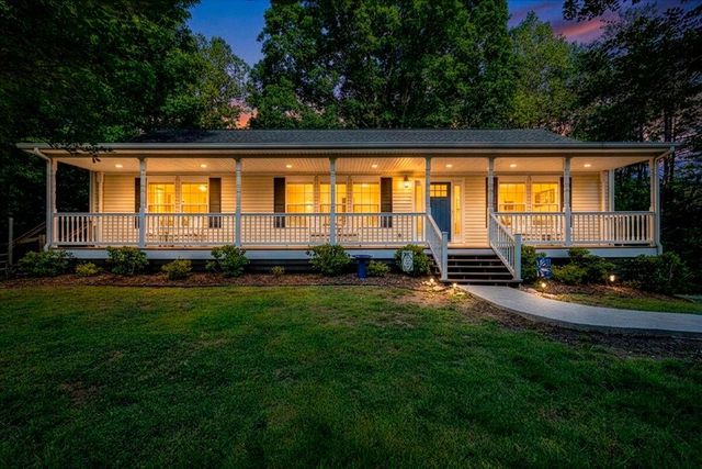 1044 Striper CT, Moneta, VA 24121
