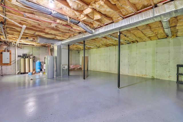 1044 Striper CT, Moneta, VA 24121