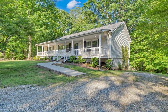 1044 Striper CT, Moneta, VA 24121
