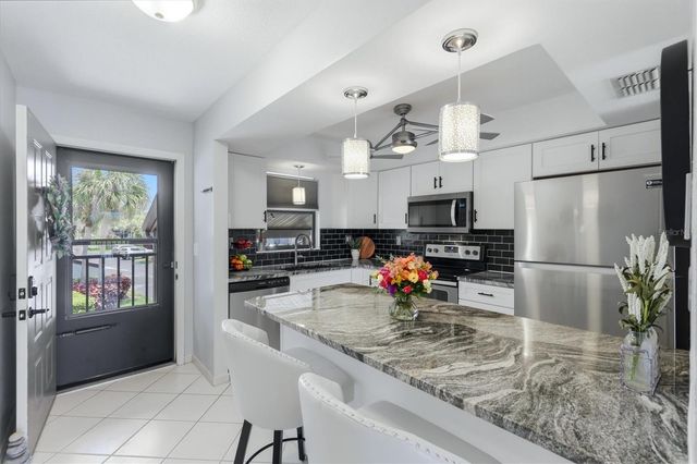 931 CAPRI ISLES BOULEVARD 32, Venice, FL 34292