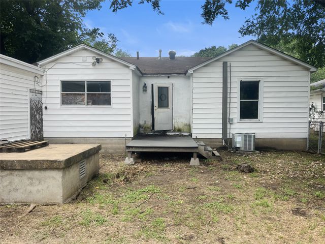 210 W Dexter Street, Sherman, TX 75092
