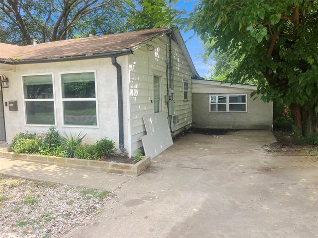 210 W Dexter Street, Sherman, TX 75092
