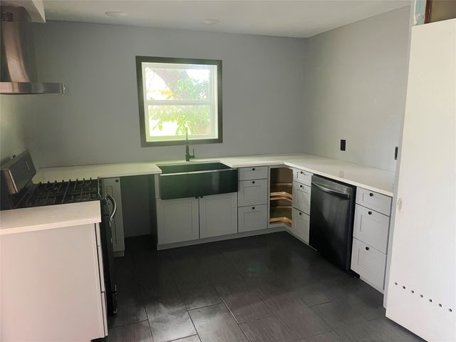 210 W Dexter Street, Sherman, TX 75092