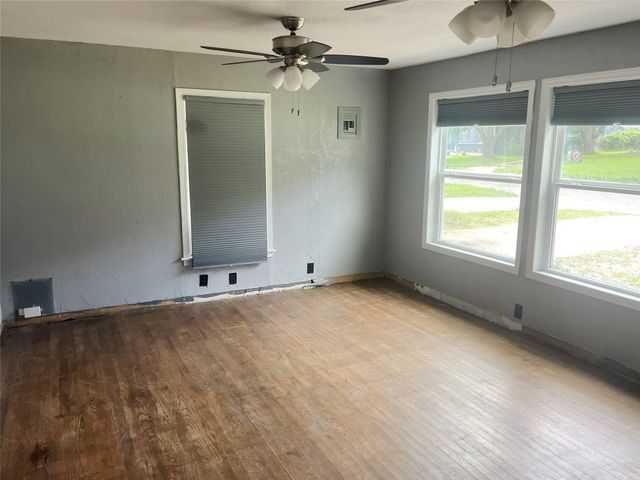 210 W Dexter Street, Sherman, TX 75092