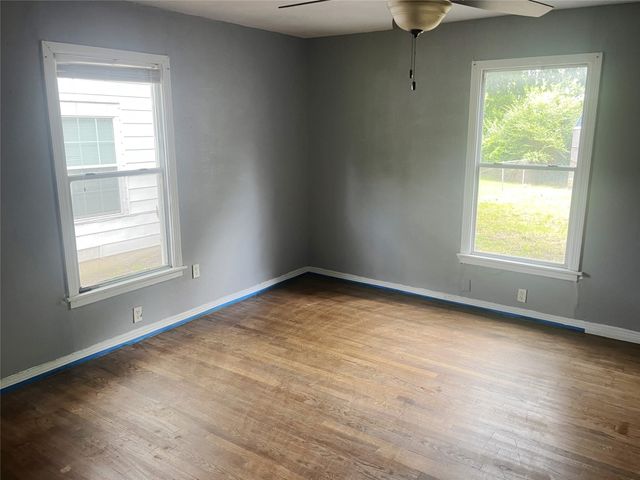 210 W Dexter Street, Sherman, TX 75092