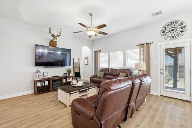 4101 Windmill Court, Sanger, TX 76266