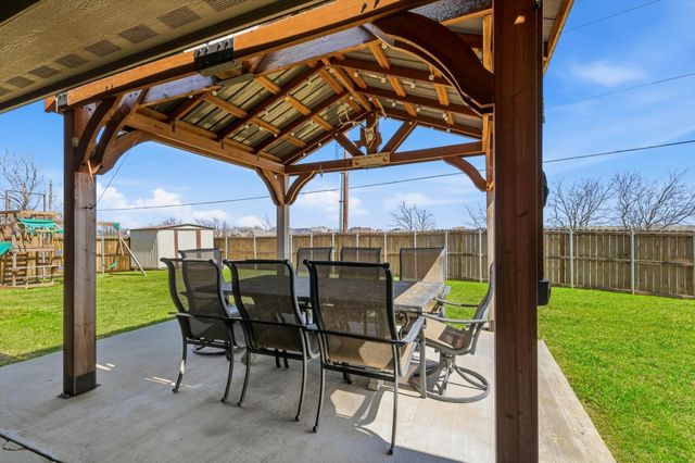 4101 Windmill Court, Sanger, TX 76266