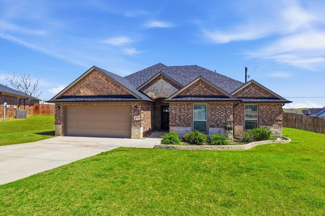4101 Windmill Court, Sanger, TX 76266