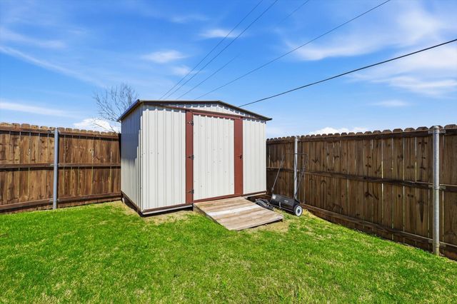 4101 Windmill Court, Sanger, TX 76266