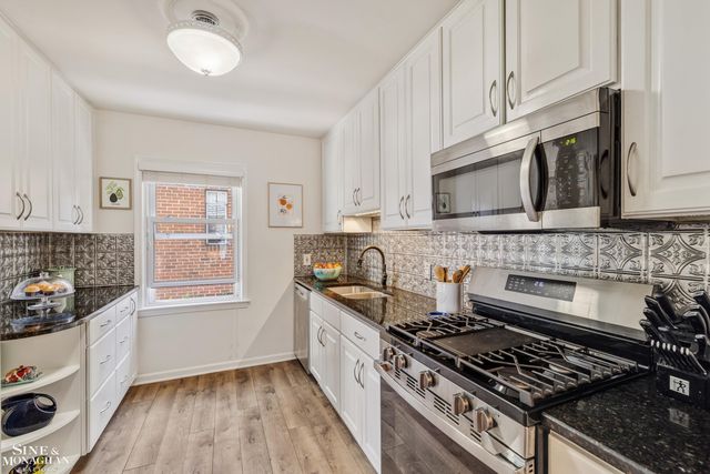 277 Ridgemont Road, Grosse Pointe Farms, MI 48236