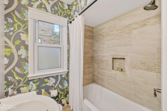 277 Ridgemont Road, Grosse Pointe Farms, MI 48236