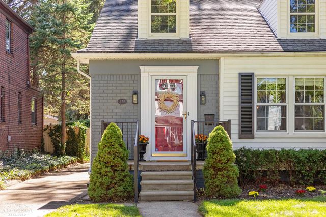 277 Ridgemont Road, Grosse Pointe Farms, MI 48236