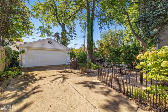 277 Ridgemont Road, Grosse Pointe Farms, MI 48236