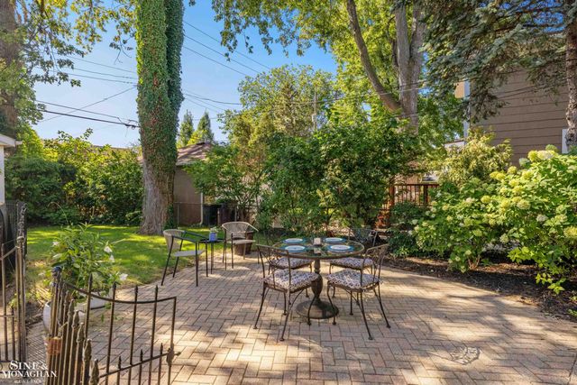 277 Ridgemont Road, Grosse Pointe Farms, MI 48236