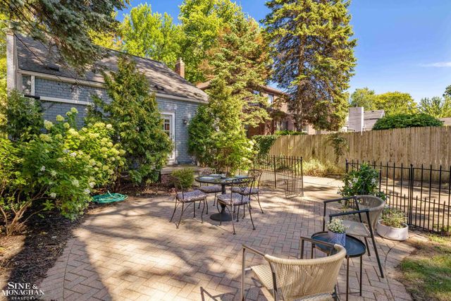 277 Ridgemont Road, Grosse Pointe Farms, MI 48236