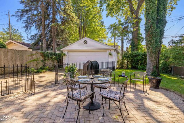 277 Ridgemont Road, Grosse Pointe Farms, MI 48236