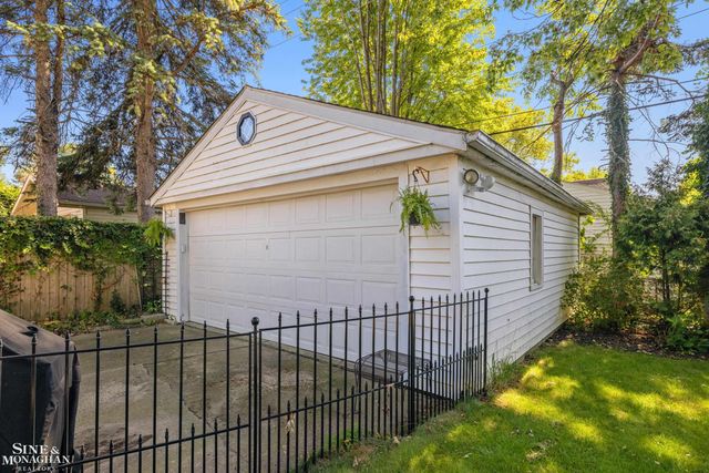 277 Ridgemont Road, Grosse Pointe Farms, MI 48236