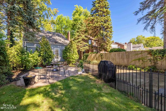 277 Ridgemont Road, Grosse Pointe Farms, MI 48236