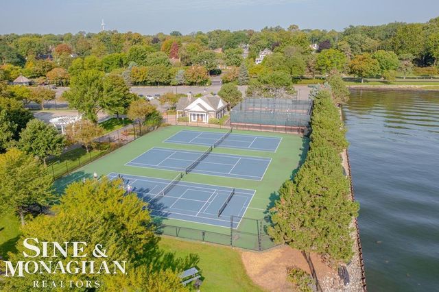277 Ridgemont Road, Grosse Pointe Farms, MI 48236