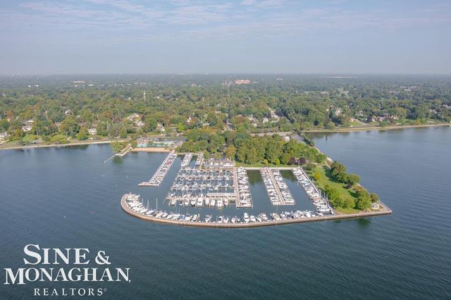 277 Ridgemont Road, Grosse Pointe Farms, MI 48236