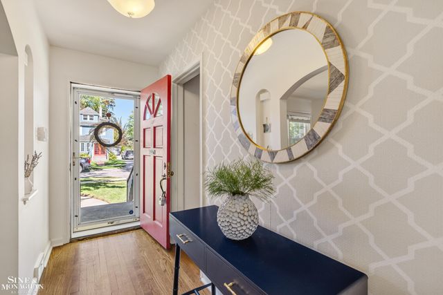 277 Ridgemont Road, Grosse Pointe Farms, MI 48236